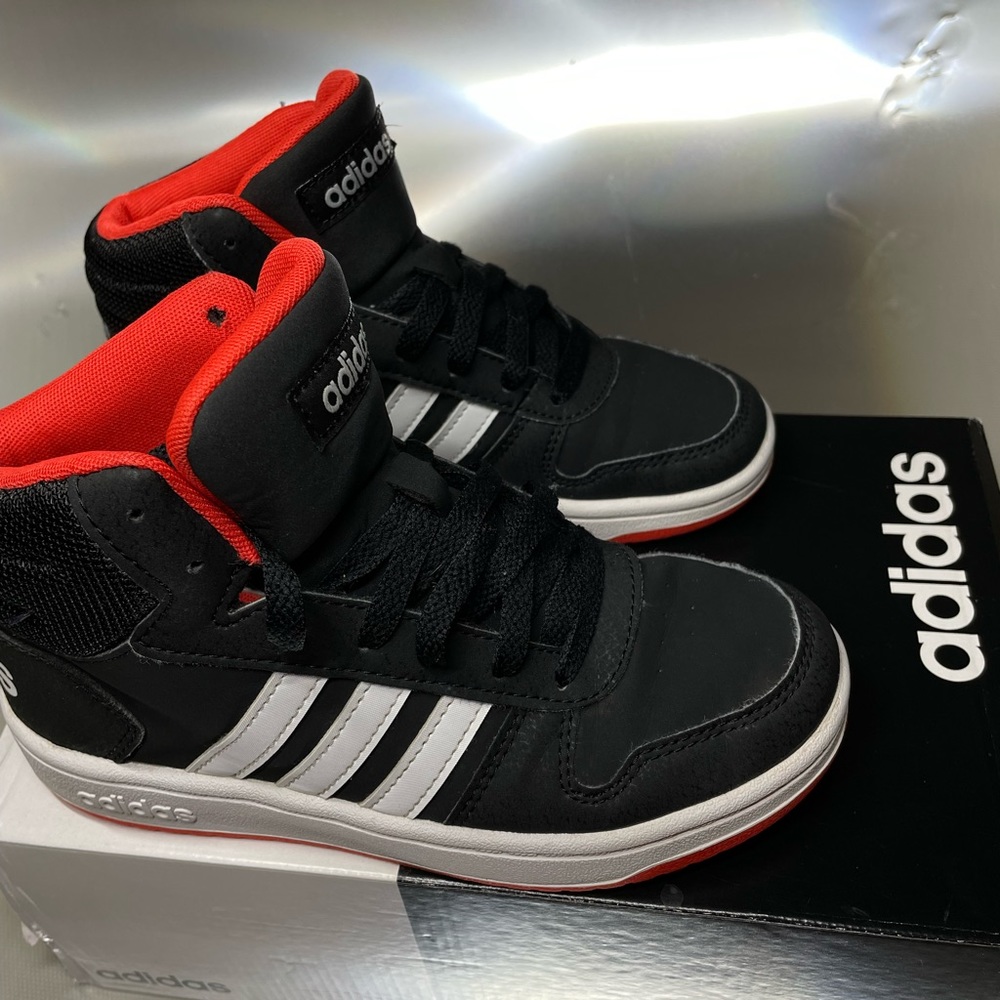 Adidas boys size 3